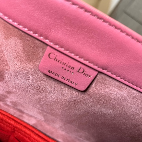 Dior Medium Embossed book tote - Picture 14 of 17